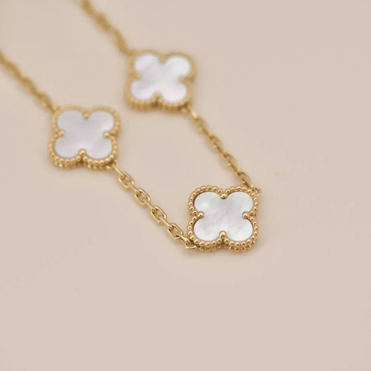 [Peak]LUCKY CLOVER 5-MOTIF BRACELET - WHITE MOTHER-OF-PEARL COLLECTION