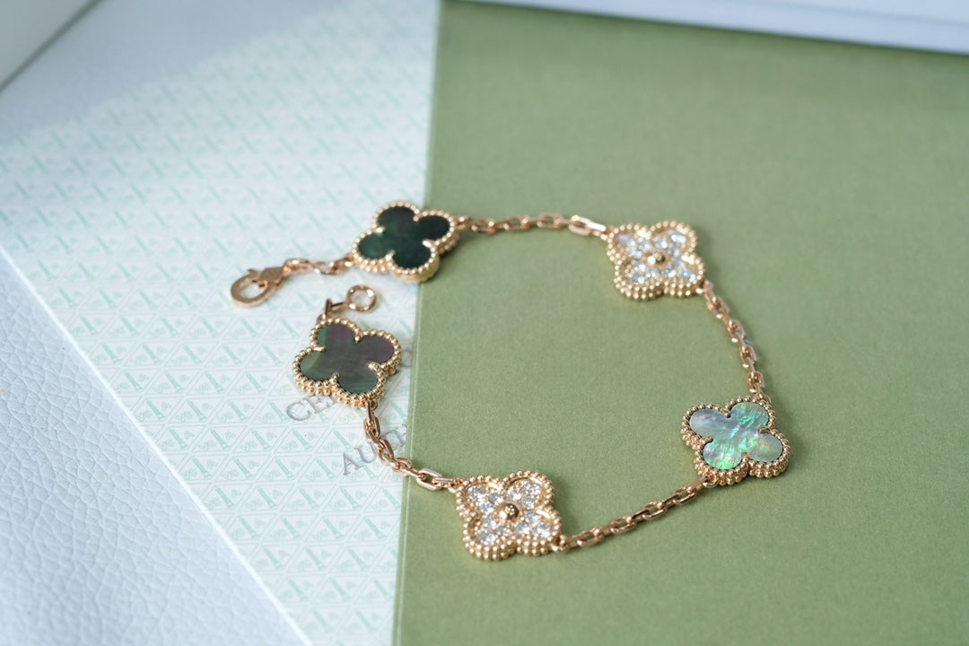 [Peak]LUCKY CLOVER 5-MOTIF BRACELET - GREY MOTHER-OF-PEARL COLLECTION