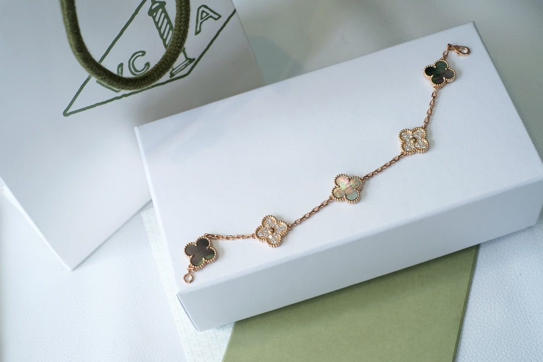 [Peak]LUCKY CLOVER 5-MOTIF BRACELET - GREY MOTHER-OF-PEARL COLLECTION