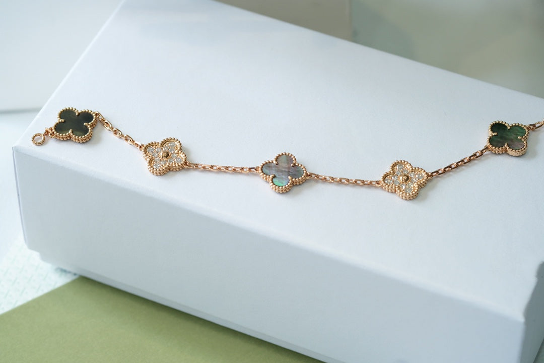 [Peak]LUCKY CLOVER 5-MOTIF BRACELET - GREY MOTHER-OF-PEARL COLLECTION
