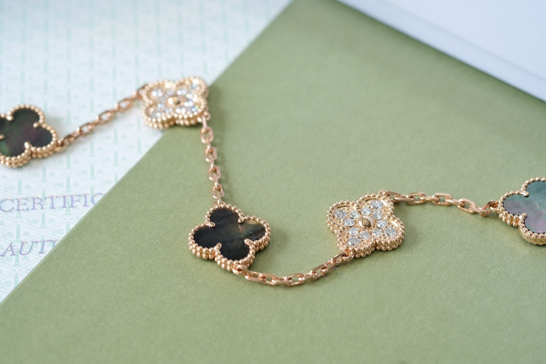[Peak]LUCKY CLOVER 5-MOTIF BRACELET - GREY MOTHER-OF-PEARL COLLECTION
