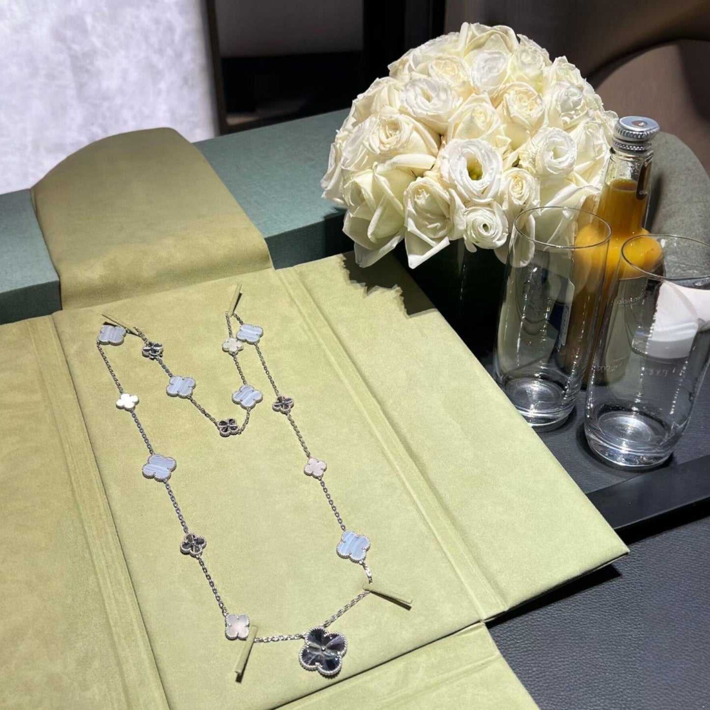 [Peak]DETACHABLE 15-MOTIF CLOVER STATEMENT SET - PURPLE CHALCEDONY & LASER