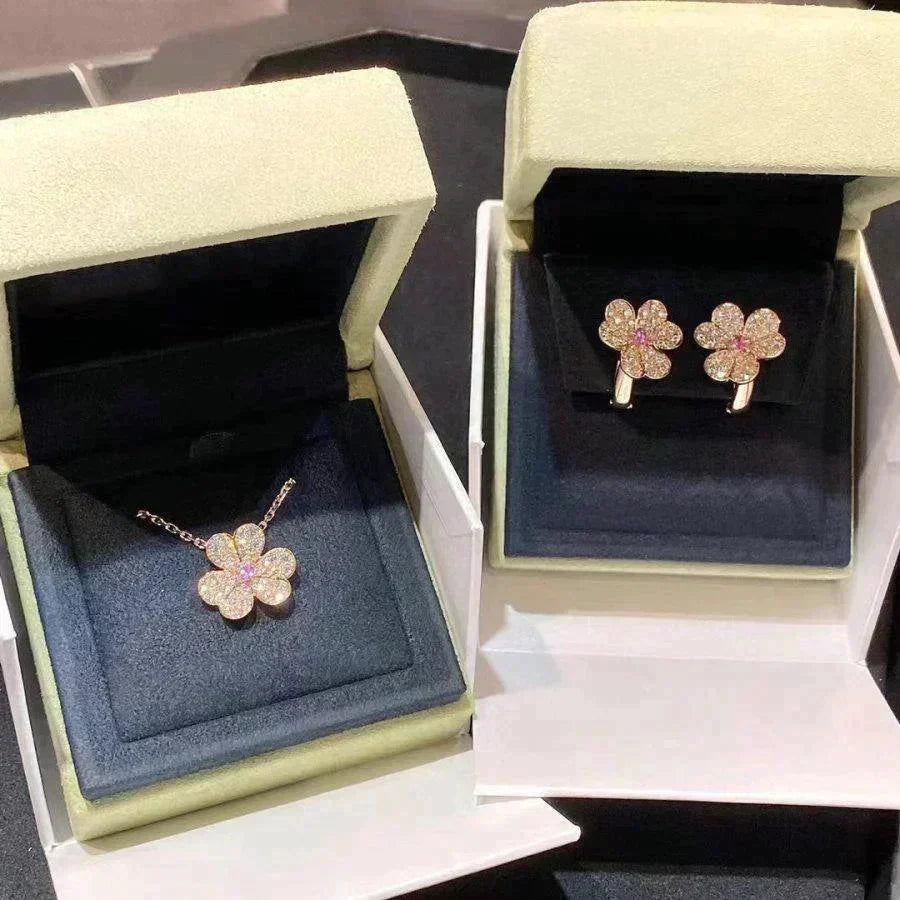 [Peak]PAVÉ DIAMOND BUTTERFLY CHARM NECKLACE