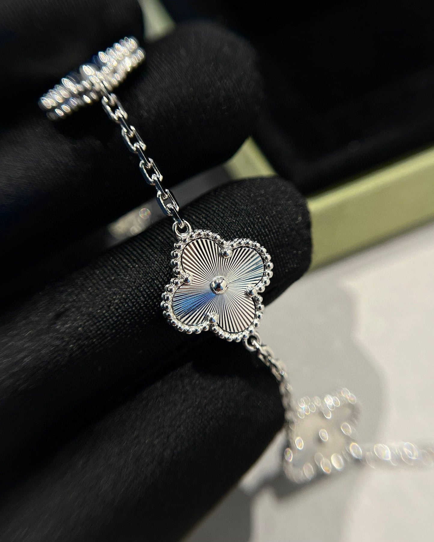 [Peak]LUCKY CLOVER 5-MOTIF BRACELET - LASER COLLECTION