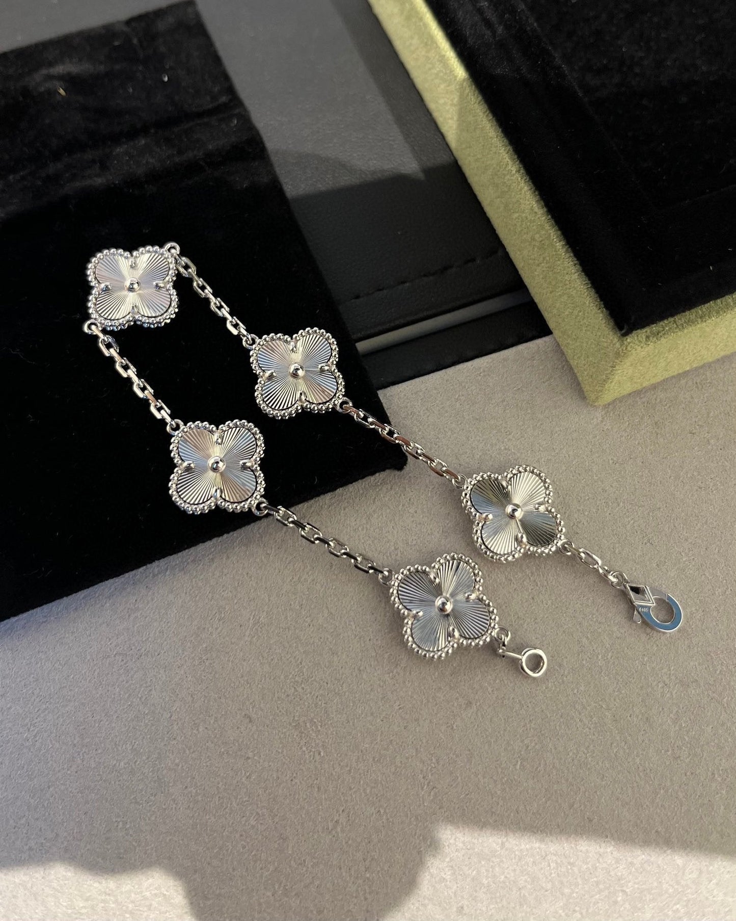[Peak]LUCKY CLOVER 5-MOTIF BRACELET - LASER COLLECTION