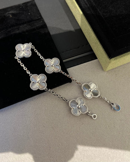 [Peak]LUCKY CLOVER 5-MOTIF BRACELET - LASER COLLECTION